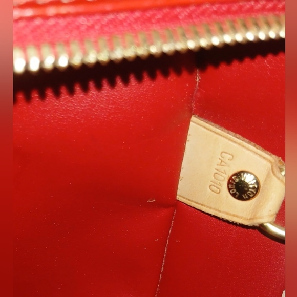 Louis Vuitton Red Monogram Vernis Leather Sutton Handbag - Picture 5 of 16